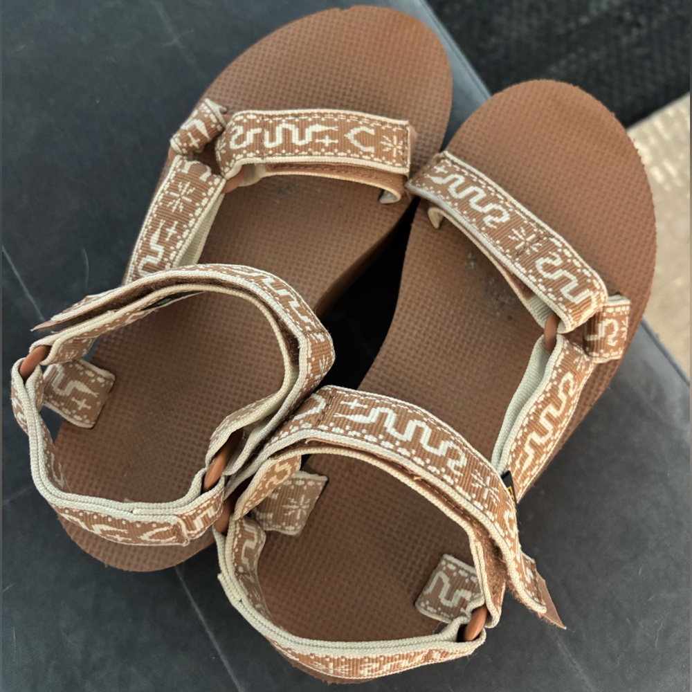 Teva Flatform Universal Sandal - Bandana Lion
